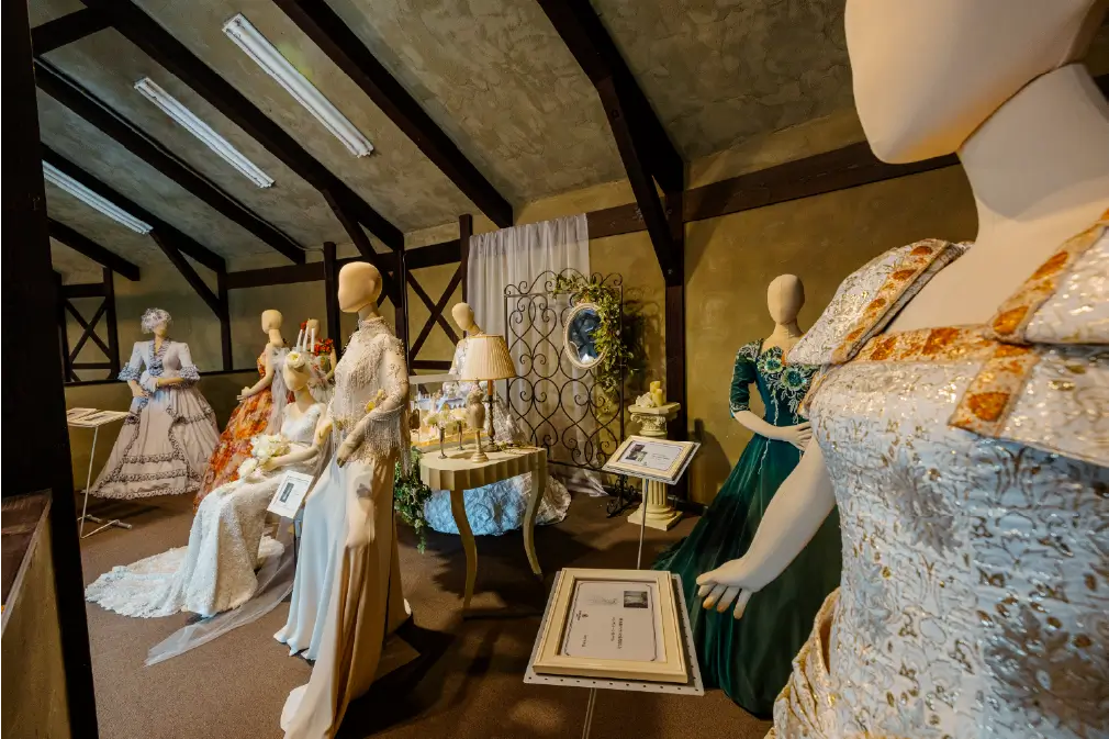 ユミ・カツラ＆世界のウェディングドレス