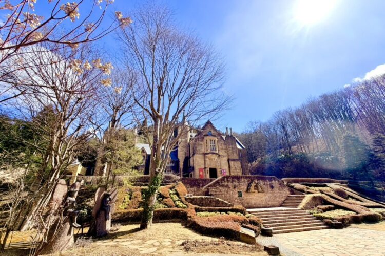 【春休み・卒業旅行】最高の思い出作りを。青空に映える英国の古城で過ごす特別な一日。