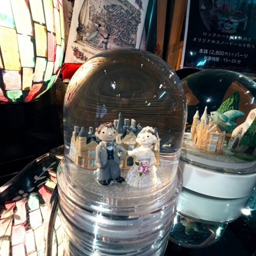 🏰【今日のロックハート城】世界にひとつだけ✨キラキラのスノードーム作りを体験！