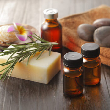 🏰【新着情報】春の香りに包まれて。ミモザアロマミスト作り体験！🌼