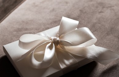 結婚式の定番！カタログギフトの魅力と選び方