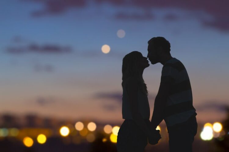 逆プロポーズってあり？彼に気持ちを伝えるタイミングと演出アイデア