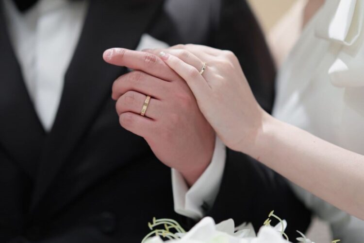 プロポーズでもらって嬉しい婚約指輪の演出アイディア集