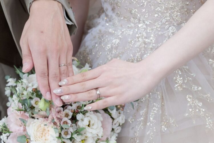 プロポーズでもらった婚約指輪、結婚後はどう使う？