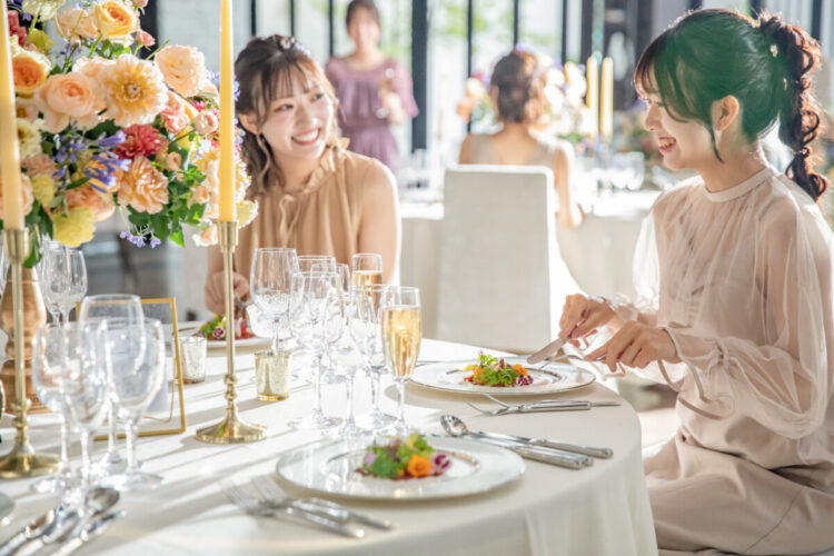 結婚式ゲストの服装マナーガイド